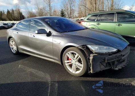 2015 Tesla Model S P85D z USA, uszkodzony, nr VIN 5YJSA1H42FF090457